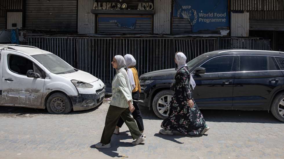 epa12122651 A group of Palestinian women walks past a closed bakery in Gaza City, northern Gaza Strip, 21 May 2025. Kitchen officials reported their stocks ran out on the day, due to the suspension of humanitarian aid entering Gaza. According to the UN half a million people, or one in five people in the Strip are facing starvation while the entire population of the Gaza Strip continues to face a critical risk of famine following 19 months of conflict, mass displacement and severe restrictions on humanitarian aid.  EPA/HAITHAM IMAD