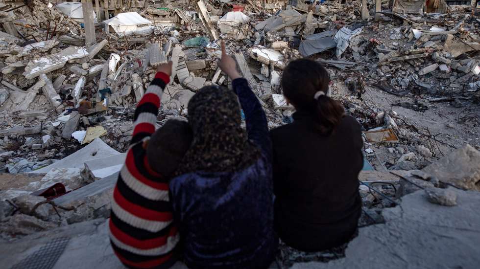 epaselect epa12032107 Palestinian children look on among the rubble of destroyed buildings in the Jabalia refugee camp, northern Gaza Strip, 14 April 2025. More than 50,900 Palestinians have been killed in the Gaza Strip, according to the Palestinian Ministry of Health, since Israel launched a military campaign in the strip in response to a cross-border attack led by the Palestinian militant group Hamas on 07 October 2023, in which about 1,200 Israelis were killed and more than 250 taken hostage.  EPA/HAITHAM IMAD