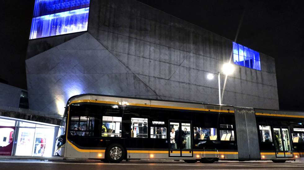 O metrobus do Porto fez durante a noite os primeiros ensaios com o primeiro veículo a percorrer todo o percurso da ligação Boavista – Império, ao longo das avenidas da Boavista e do Marechal Gomes da Costa, incluindo a inversão de sentido em ambos os extremos da linha", 06 de junho de 2025 na Avenida da Boavista, no Porto. FERNANDO VELUDO / LUSA