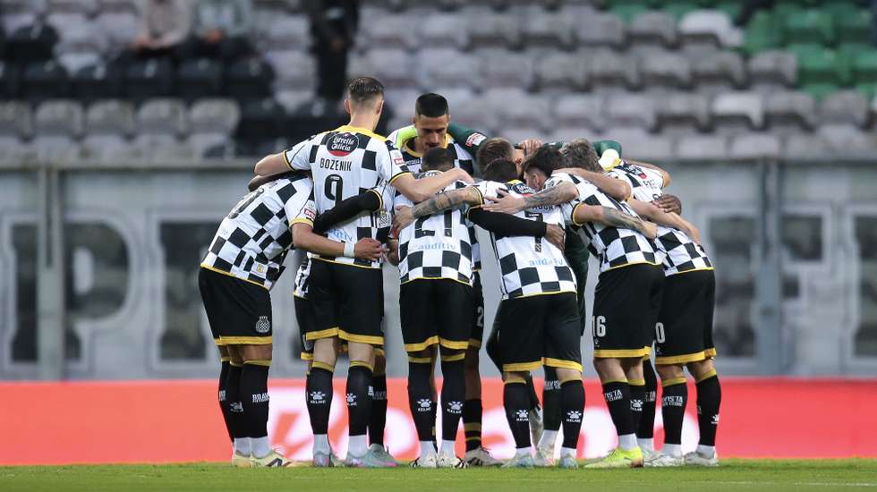 Boavisra team prior the Portuguese First League soccer match with FC Porto held at Bessa Sec XXI  Stadium, Porto, Portugal, 11th May 2025.  MANUEL FERNANDO ARAUJO/LUSA