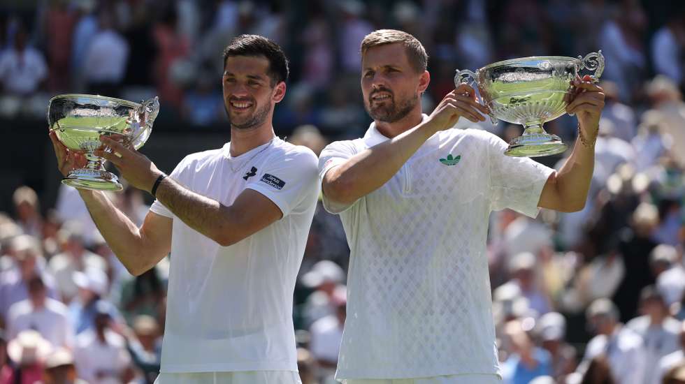 epa12233841 Julian Cash of Britain (L) and Lloyd Glasspool of Britain celebrate with their trophy after winning the Men’s Doubles final match against Rinky Hijikata of Australia and David Pel of the Netherlands at the Wimbledon Championships, Wimbledon, Britain, 12 July 2025.  EPA/NEIL HALL  EDITORIAL USE ONLY EDITORIAL USE ONLY