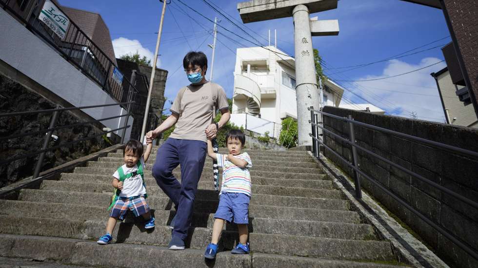 epa12282672 (FILE) - Father and sons walk past a one-legged Torii gate that was cut in half by the atomic bomb blast, at Sanno shrine in Nagasaki, southern Japan, 08 August 2020 (reissued 04 August 2025). Uranium gun-type bomb “Little Boy” was dropped on Hiroshima 06 August 1945; the second atomic bomb, “Fat Man” was dropped on Nagasaki 09 August 1945. The bombings resulted in not only immediate deaths (between 150.000 and 246.000 people) but also long-term health problems, including cancer and genetic mutations.  EPA/DAI KUROKAWA *** Local Caption *** 56262498