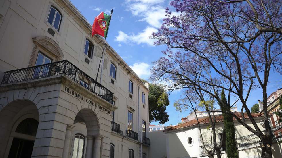 Pormenor da fachada do edifício do Tribunal Constitucional em Lisboa, 29 de abril de 2024. ANTÓNIO COTRIM/LUSA