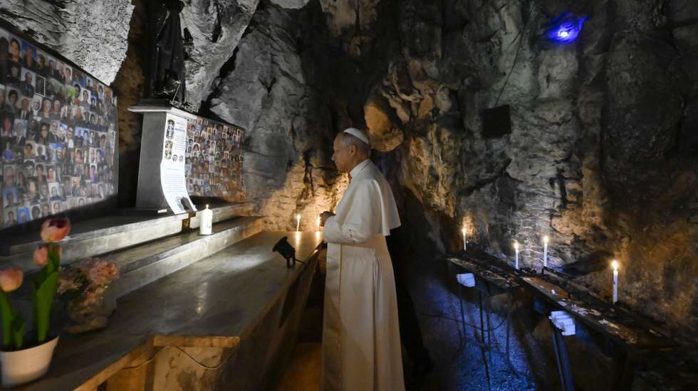 epa12309917 A handout photo made available by the Vatican Media shows Pope Leo XIV during a private visit to the Sanctuary of Our Lady of Grace at Mentorella, in the hamlet of Guadagnolo di Capranica Prenestina, in the Diocese of Palestrina, in Rome, Italy, 19 August 2025.  EPA/VATICAN MEDIA HANDOUT HANDOUT EDITORIAL USE ONLY/NO SALES