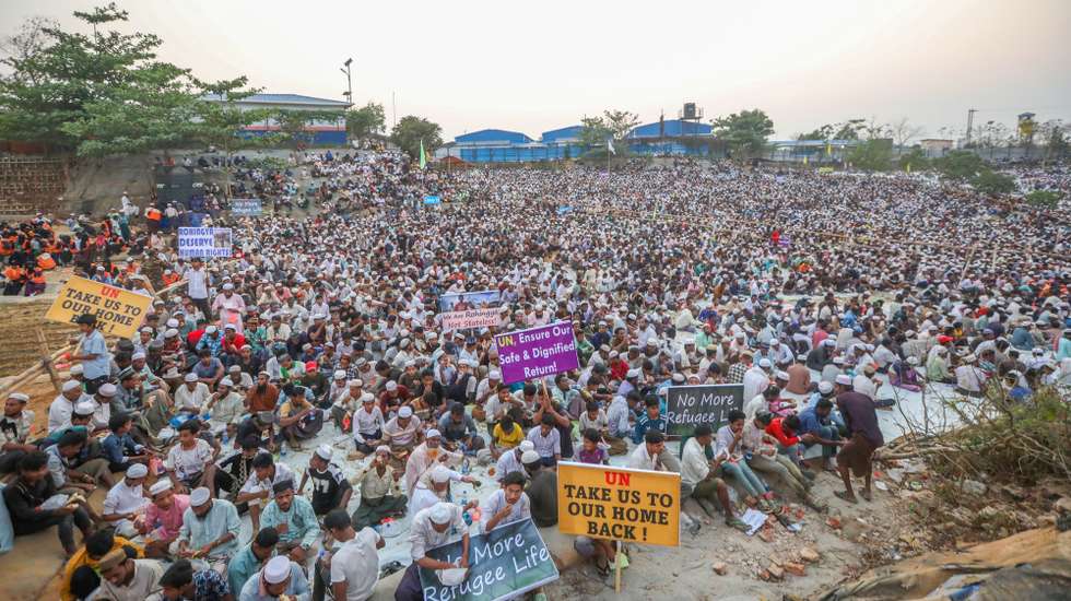epa11964229 Thousands of Rohingya refugees attend 'Ramadan Solidarity Iftar' with United Nations Secretary-General Antonio Guterres and Dr. Muhammad Yunus, Chief Adviser of Bangladesh, at a Rohingya refugee camp in Cox's Bazar, Bangladesh, 14 March 2025. Guterres is on a Ramadan solidarity visit to Bangladesh from 13 to 16 March. Cox's Bazar hosts one of the world's largest refugee settlements, according to the United Nations (UN).  EPA/MONIRUL ALAM