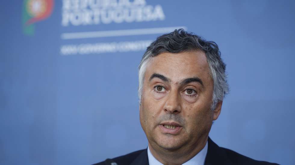 O ministro da Educação, Ciência e Inovação, Fernando Alexandre, intervém durante uma conferência de imprensa após a reunião do Conselho de Ministros, no Campus XXI, em Lisboa, 28 de agosto de 2025. ANTÓNIO PEDRO SANTOS/LUSA