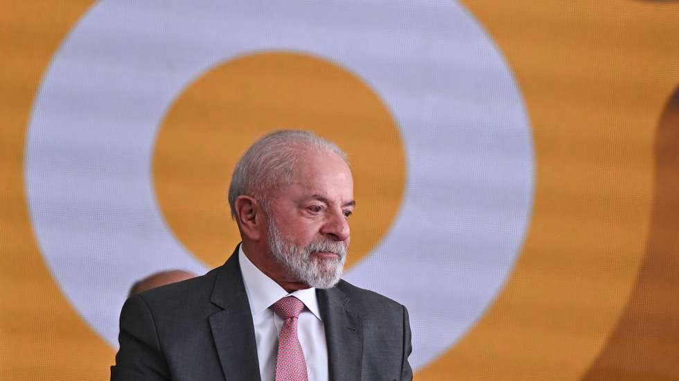 epa12327613 Brazilian President Luiz Inacio Lula da Silva attends the signing ceremony for a decree establishing a new TV 3.0 digital television system at the Planalto Palace in Brasilia, Brazil, 27 August 2025.  EPA/ANDRE BORGES