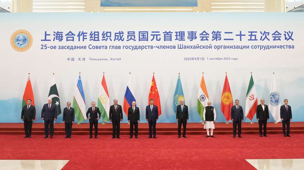 epa12341803 Participants of the Shanghai Cooperation Organization (SCO) Summit 2025, including President of Belarus Alexander Lukashenko (2-L), Prime Minister of Pakistan Shehbaz Sharif (3-L), President of Uzbekistan Shavkat Mirziyoyev (4-L), President of Uzbekistan Shavkat Mirziyoyev (5-L), Russian President Vladimir Putin (6-L), Chinese President Xi Jinping (C-L), President of Kazakhstan Kassym-Jomart Tokayev (5-R), Prime Minister of India Narendra Modi (4-R), President of the Kyrgyz Republic Sadyr Japarov (3-R), and President of Iran Masoud Pezeshkian (2-R) pose for photos at the Meijiang Convention and Exhibition Centre in Tianjin, China, 01 September 2025. The Shanghai Cooperation Organization (SCO) Summit 2025 is held in Tianjin on 31 August and 01 September.  EPA/SUO TAKEKUMA / POOL