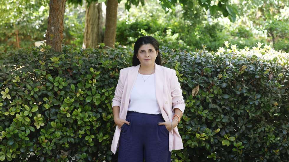 A vice-ministra dos Negócios Estrangeiros de Israel, Sharren Haskel, posa para a fotografia durante uma entrevista à agência Lusa, em Tel Aviv, Israel, 21 de setembro de 2025. A vice-ministra dos Negócios Estrangeiros israelita afirmou hoje que Telavive está “extremamente desapontada” com Portugal e outros países que se preparam para reconhecer o Estado Palestiniano, criticando “iniciativas unilaterais” que afastam as partes de um compromisso. (ACOMPANHA TEXTO DA LUSA). ANTÓNIO PEDRO SANTOS/LUSA