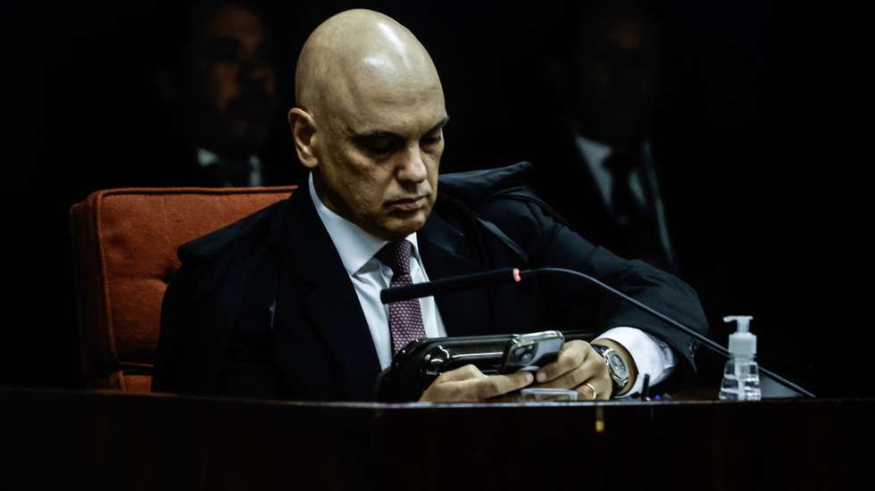 epa12369995 Brazilian Supreme Court Justice Alexandre de Moraes takes part during the trial for the attempted coup by former Brazilian President Jair Bolsonaro and seven other defendants at the Federal Supreme Court in Brasilia, Brazil, 11 September 2025.  EPA/ANTONIO LACERDA