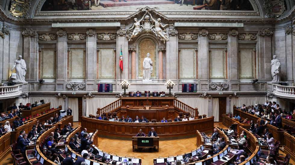 O presidente do grupo parlamentar do CDS-PP, Paulo Núncio, discursa durante o debate sobre o estado da Nação, na Assembleia da República, em Lisboa, 17 de julho de 2025. TIAGO PETINGA/LUSA
