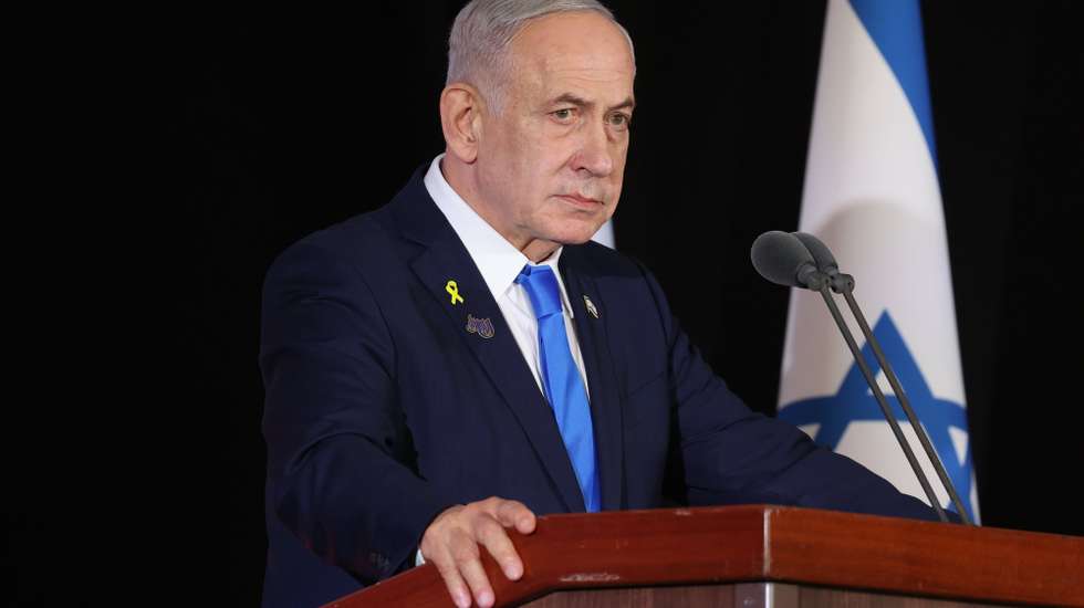 epa12458018 Israeli Prime Minister Benjamin Netanyahu delivers a speech during the ceremony of the Iron Swords War Memorial Day on Mount Herzl in Jerusalem, Israel, 16 October 2025 to commemorate the victims of the October 7 attacks.  EPA/ALEX KOLOMOISKY / POOL
