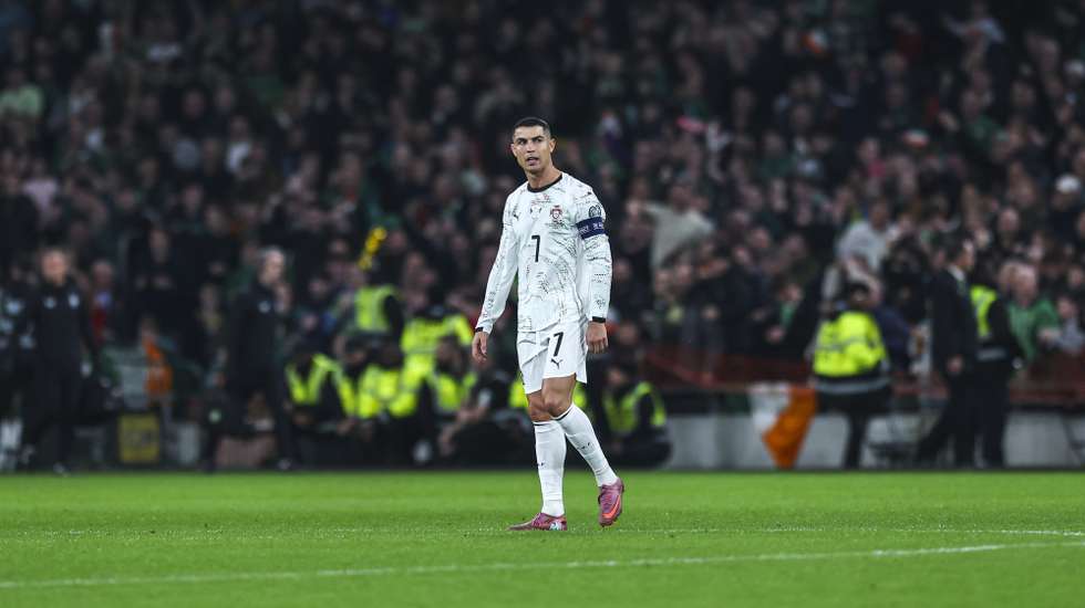 epa12524237 Portugal's Cristiano Ronaldo (C) reacts during the 2026 FIFA World Cup European Qualifiers Group F soccer match between Ireland and Portugal, in Dublin, Ireland, 13 November 2025.  EPA/JOSE SENA GOULAO
