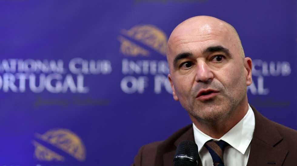 O selecionador nacional de futebol, Roberto Martínez, durante o almoço-debate, organizado pelo International Club of Portugal, em Lisboa, 18 de novembro de 2025. ANTÓNIO COTRIM/LUSA