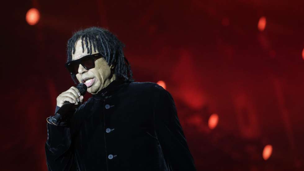 epa10176815 Brazilian singer Djavan performs at the Rock in Rio 2022 music festival, in the city of Rio de Janeiro, Brazil, 10 September 2022.  EPA/Andre Coelho