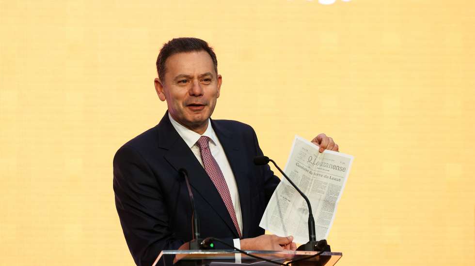 O primeiro-ministro, Luís Montenegro, intervém na sessão de inauguração das viagens do troço Portagem (Coimbra) – Serpins (Lousã) do Metrobus do Mondego - Sistema de Mobilidade de Coimbra, em Coimbra, 16 de dezembro de 2025. PAULO NOVAIS/LUSA