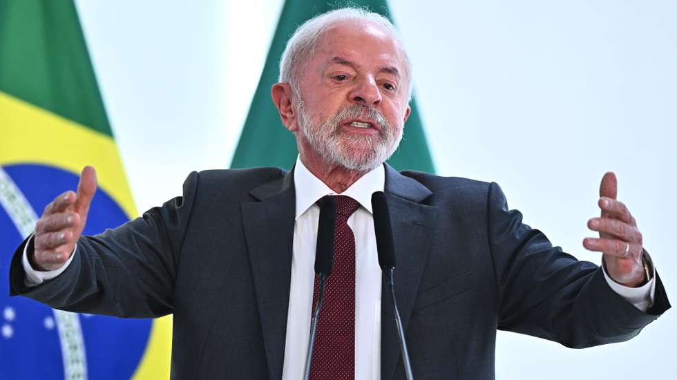 epa12610115 Brazilian President Luiz Inacio Lula da Silva speaks during the signing of the decree recognizing evangelical culture as a national cultural expression at the Planalto Palace in Brasilia, Brazil, 23 December 2025.  EPA/Andre Borges