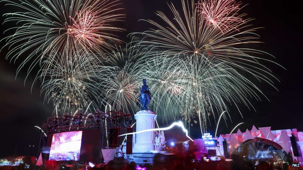 Fireworks over Tagus River near the main square in Lisbon, Portugal, during the new year celebrations, 1 of January 2018. MIGUEL A. LOPES/LUSA