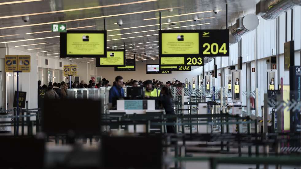 Terminal 2 do Aeroporto Humberto Delgado, em Lisboa, 07 de janeiro de 2026. CARLOS M. ALMEIDA/LUSA