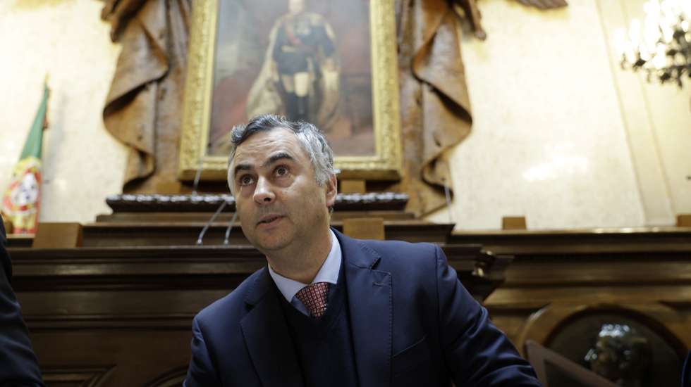 O ministro da Educação, Ciência e Inovação, Fernando Alexandre, à chegada para a sua audição na Comissão de Educação e Ciência, na Assembleia da República, em Lisboa, 20 de janeiro de 2026. MARCOS BORGA/LUSA