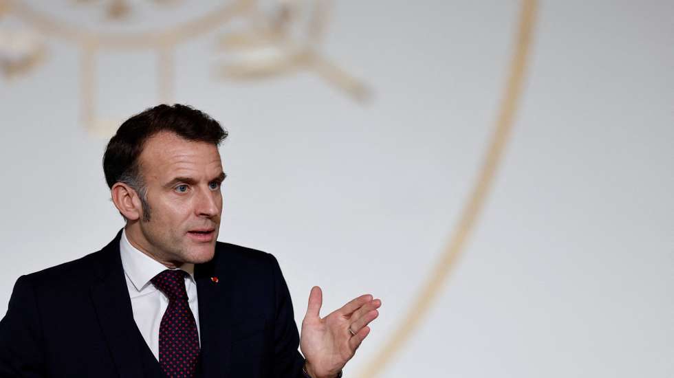 epa12709554 French President Emmanuel Macron delivers a speech during a meeting with students from the 'Prepas Talents du service public' as part of a program that aims to give every young person an opportunity to join the civil service, at the Elysee Palace in Paris, France, 06 February 2026.  EPA/BENOIT TESSIER / POOL  MAXPPP OUT