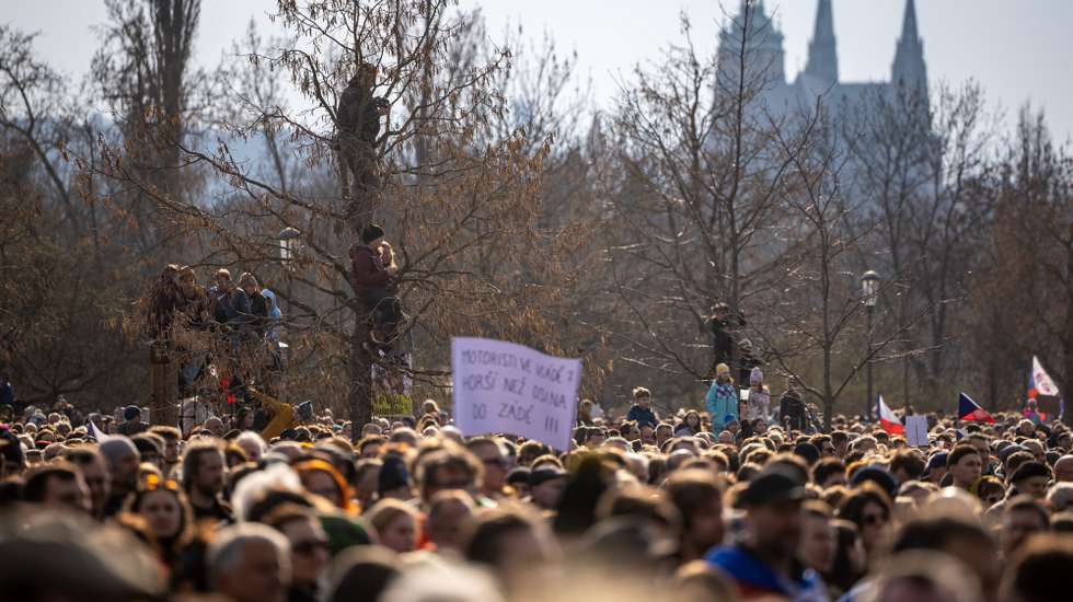 epa12839247 Crowds gather at Letna Plain for the 'We Will Not Let Our Future Be Stolen' anti-government demonstration, in Prague, Czech Republic, 21 March 2026. According to the organizers Million Moments for Democracy, the mass protest drew hundreds of thousands to defend democratic values and civic engagement while pushing back against media pressure, defense cuts, and the erosion of state institutions.  EPA/MARTIN DIVISEK