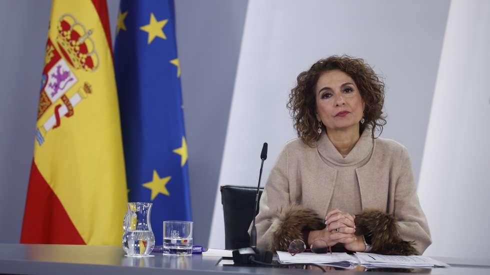 epa12749126 Spanish First Deputy Prime Minister and Minister of Finance Maria Jesus Montero attends a press conference after the weekly Spanish Cabinet meeting at La Moncloa Palace, in Madrid, Spain, 17 February 2026.  EPA/Javier Lizon