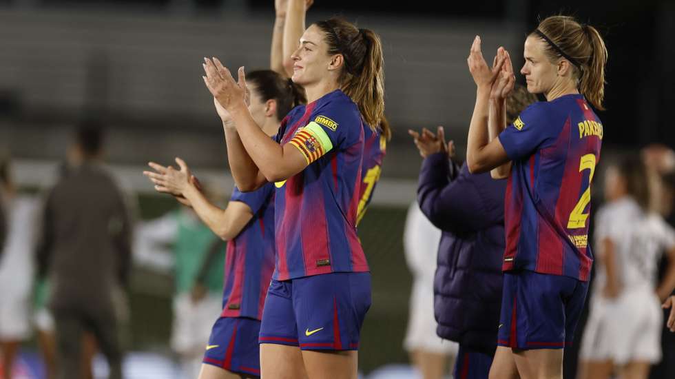 epa12849443 FC Barcelona's captain Alexia Putellas (L) celebrates with teammates after their victory in the UEFA Women's Champions League quarter-final, 1st leg match between Real Madrid and FC Barcelona at the Alfredo Di Estefano stadium in Madrid, Spain, 25 March 2026.  EPA/JAVIER LIZON