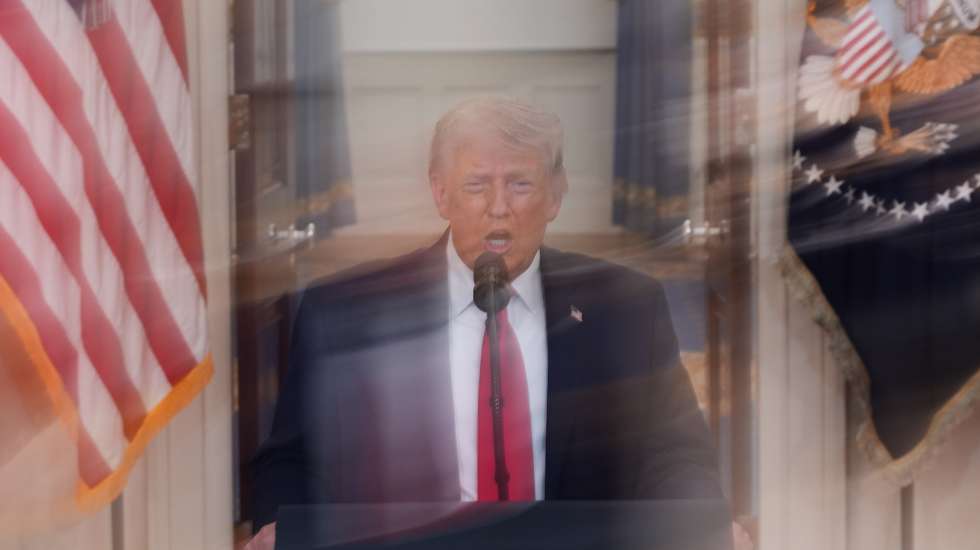 epa12865490 US President Donald J. Trump speaks about the Iran war from the Cross Hall of the White House in Washington, DC, USA, 01 April 2026.  EPA/ALEX BRANDON / POOL