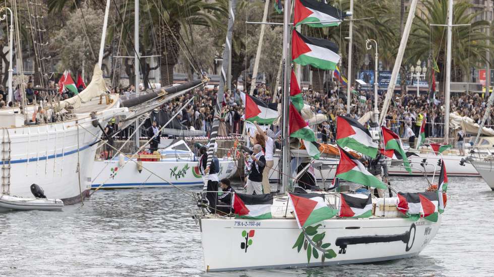 epa12884981 Global Sumud Flotilla vessels prepare to depart for Gaza at the port of Barcelona, northeastern Spain, 12 April 2026. A total of 70 vessels with some 1,000 activists from around 70 countries on board, carrying humanitarian aid had to postpone its departed from Barcelona on 12 April due to weather condition but they symbolically left the port to say goodbye to Barcelona.  EPA/MARTA PEREZ