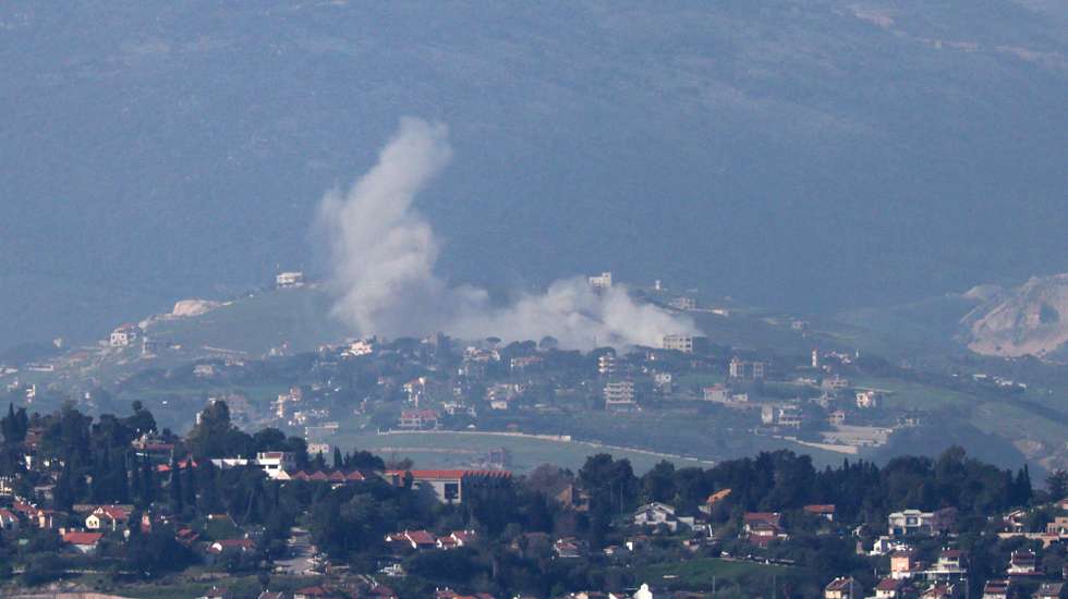epa12894233 Smoke rises following an Israeli airstrike in the southern Lebanese village of Al Khiam, as seen from the Israeli side of the border, 16 April 2026. The Israeli military stated it is conducting strikes in southern Lebanon targeting Hezbollah infrastructure and personnel as part of the ongoing conflict.  EPA/ATEF SAFADI