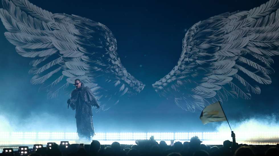 epa12958496 Alis of Albania performs the song 'Nan' during the second semi-final of the 70th Eurovision Song Contest (ESC) in Vienna, Austria, 14 May 2026. The grand final of the ESC 2026 is scheduled for 16 May.  EPA/HANNIBAL HANSCHKE