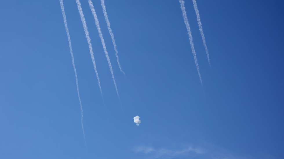 epa13009181 Israel's air defense systems intercept projectiles launched from Lebanon, as seen from the Upper Galilee in northern Israel, 01 June 2026. According to a statement from his office, Israeli Prime Minister Benjamin Netanyahu ordered strikes on what it described as Hezbollah targets in Beirut's southern suburbs.  EPA/ATEF SAFADI