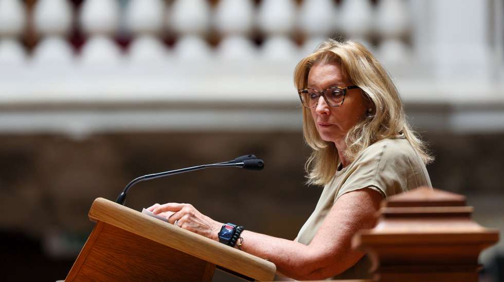 A ministra do Trabalho, Solidariedade e Segurança Social, Maria do Rosário Palma Ramalho, intervém na sessão plenária na Assembleia da República, em Lisboa, 18 de junho de 2026. MANUEL DE ALMEIDA/LUSA