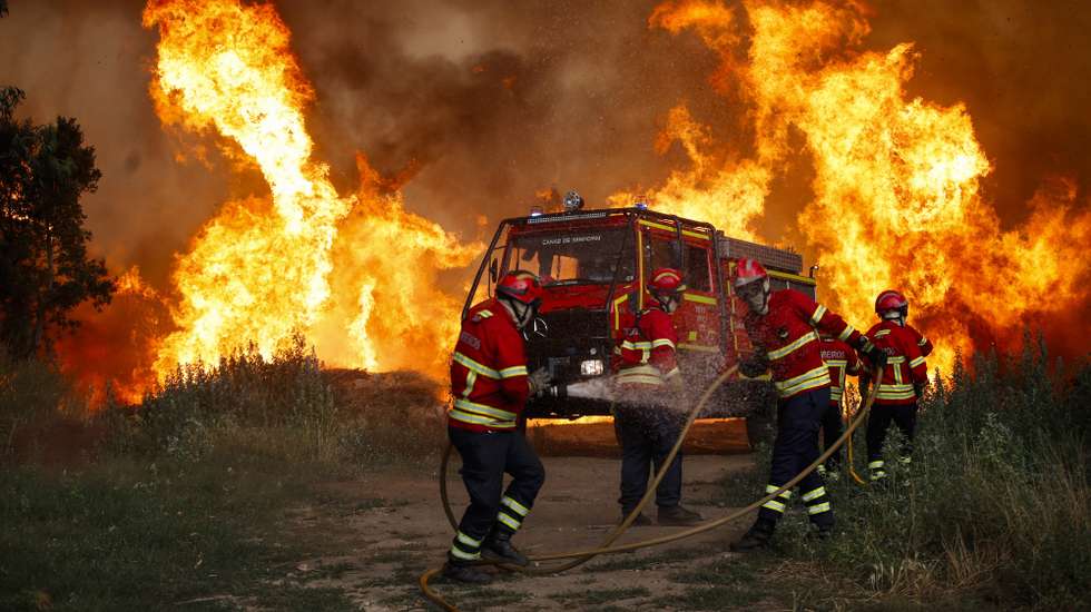 Firefighters battle the flames of the Vouzela fire in Cercosa, a parish in the municipality of Mortagua, Portugal, 4th July 2026. As of early this morning, this fire, which began 48 hours ago in Vouzela, had burnt an area of 12,160 hectares, deploying 1,161 firefighters on the ground and supported by 382 vehicles and 12 aerial resources. PAULO CUNHA/LUSA