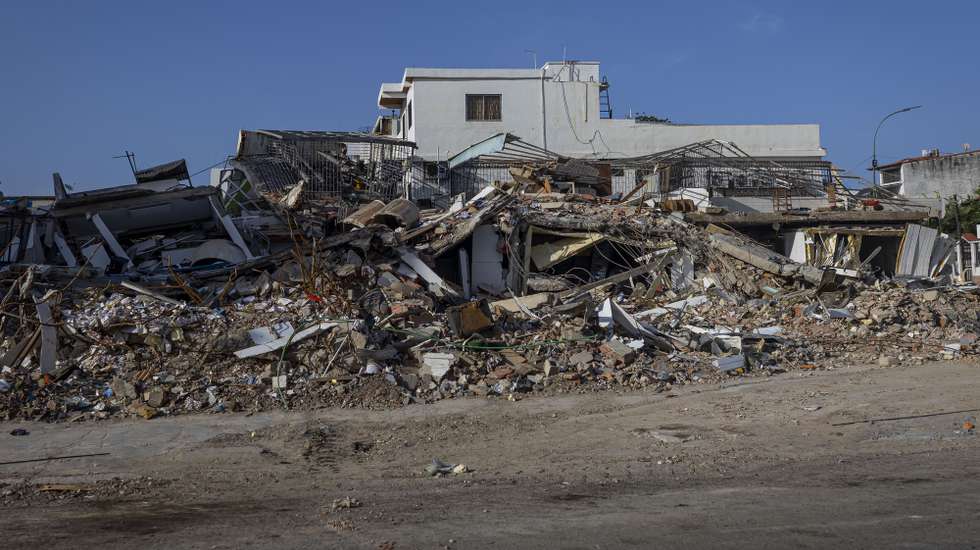 Destroços após os sismos na Venezuela