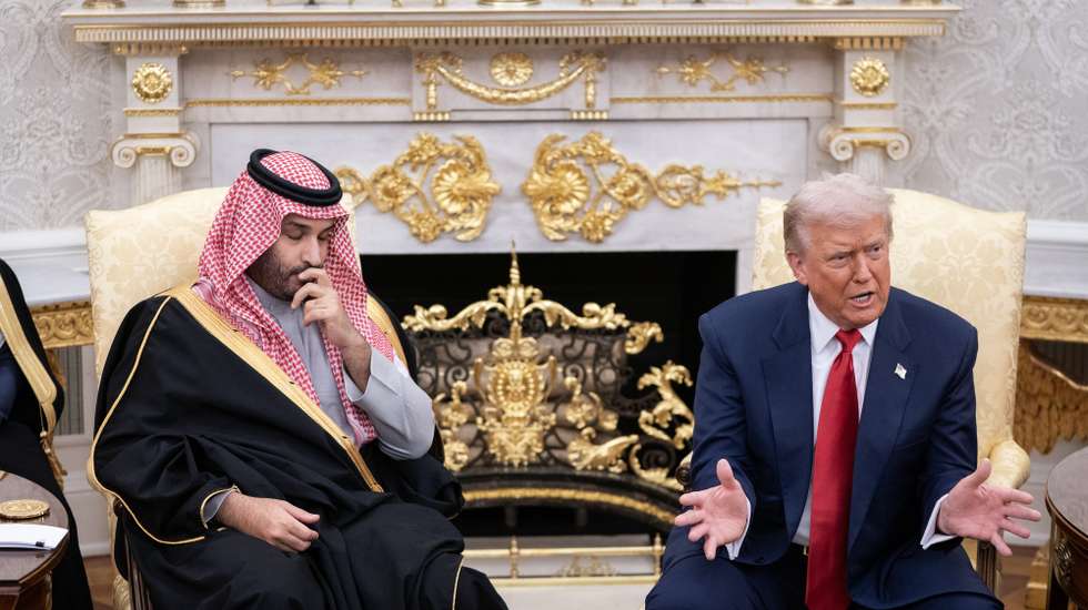 epa12534705 US President Donald Trump (R) meets with Crown Prince and Prime Minister of the Kingdom of Saudi Arabia, Mohammed bin Salman (L) in the Oval Office at the White House in Washington, DC, USA, 18 November 2025.  EPA/NATHAN HOWARD  / POOL