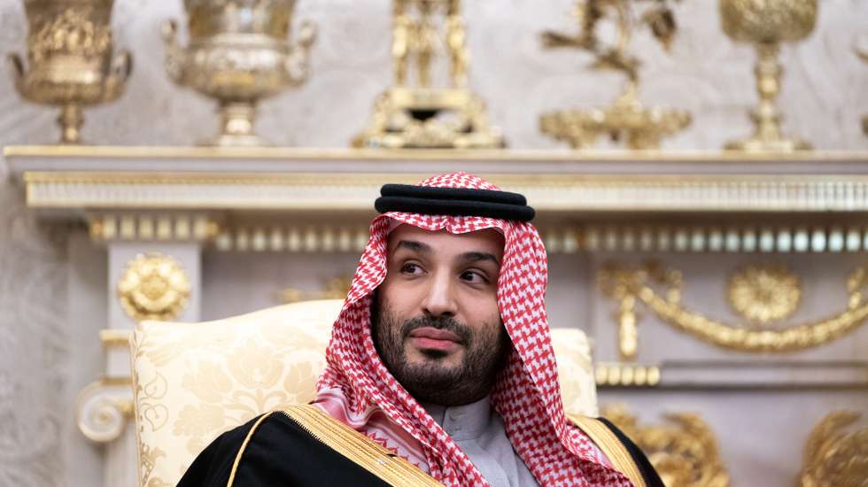 epa12534076 Saudi Crown Prince Mohammed bin Salman speaks with members of the media during a meeting with President Donald Trump in the Oval Office at the White House in Washington, DC, USA, 18 November 2025.  EPA/NATHAN HOWARD  / POOL