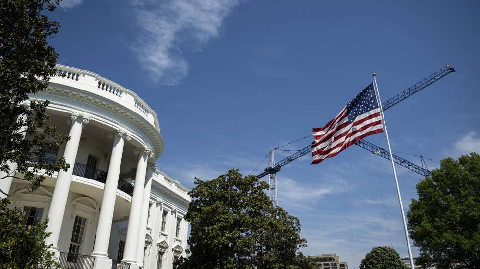 epa12894753 Construction cranes stand and a US flag flutters in the wind at the White House, in Washington, DC, USA, 16 April 2026. US President Donald Trump is traveling to Las Vegas, Nevada, for an event highlighting Republican tax policies after the 15 April tax deadline.  EPA/GRAEME SLOAN / POOL