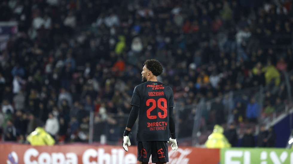 epa13193761 Vozinha of Colo-Colo reacts during the Copa Chile match between Colo-Colo and Union Espanola at the National Stadium, in Santiago, Chile, 26 August 2026.  EPA/Elvis Gonzalez
