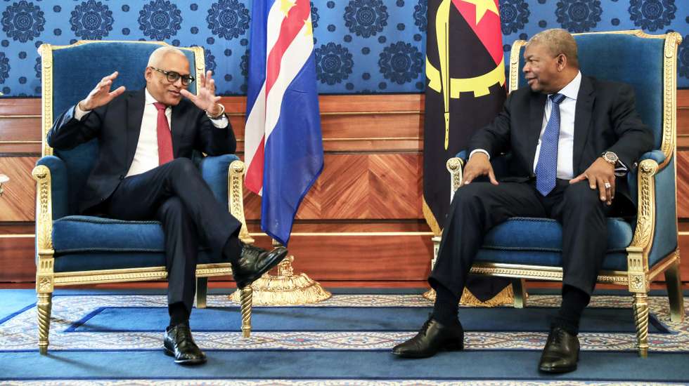O Presidente da República de Angola, João Lourenço (D), recebe em audiência o Presidente  de Cabo Verde, José Maria Neves, no âmbito da 21ª Cimeira sobre o reforço dos mecanismo de prevenção e resolução dos conflitos em África na cidade Alta em Luanda, Angola, 29 de agosto de 2026. AMPE ROGÉRIO / LUSA