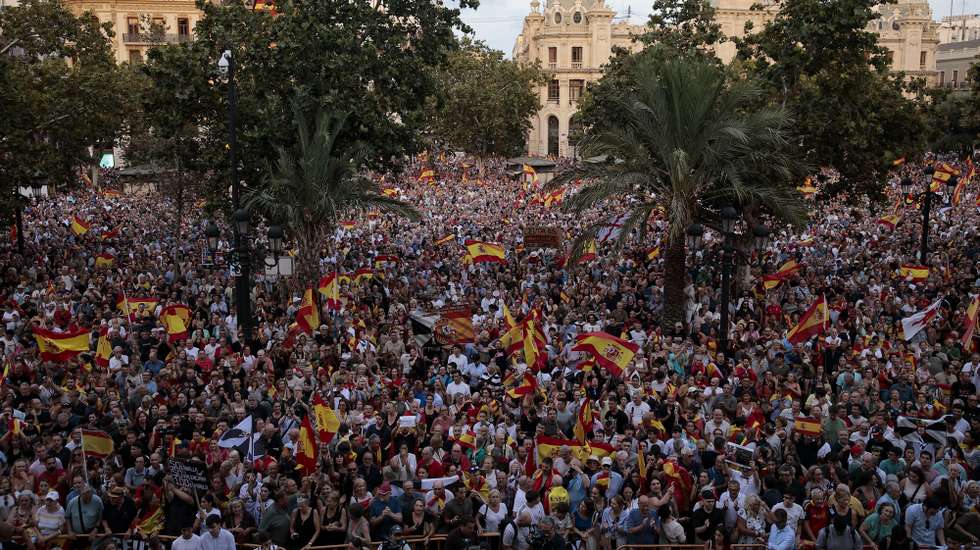 epa13207608 People attend a rally held on occasion of Ceuta Day and amid the migrant crisis in Ceuta, in Valencia, Spain, 02 September 2026. Rallies have been called in front of town halls across Spain as the country faces a massive migration crisis after thousands of people crossed into the North African enclave of Ceuta from Morocco in late July 2026.  EPA/Biel Alino