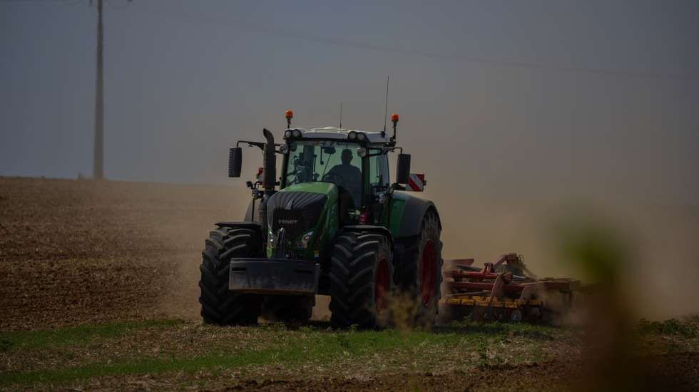 epa12298833 A farmer works with his tractor in a plowed field in Saint Aubin, located 100 km east of Paris, France, 13 August 2025.  EPA/CHRISTOPHE PETIT TESSON