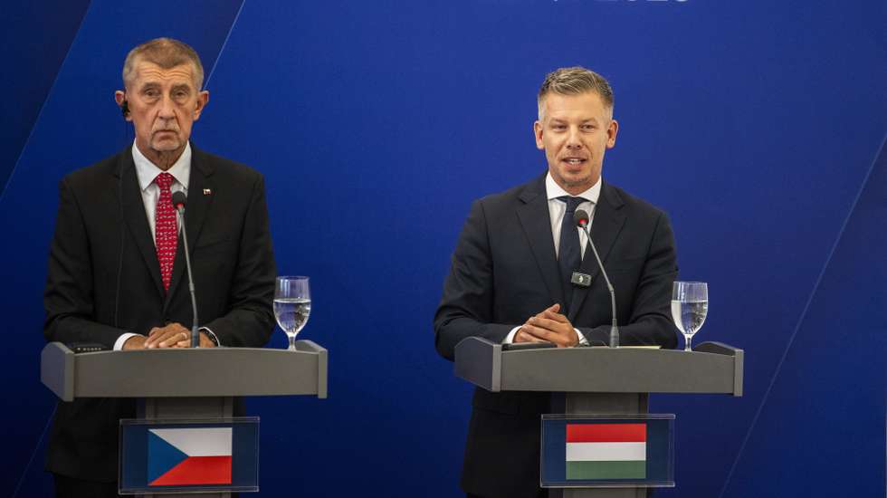 epa13228546 (L-R) Czech Republic's Prime Minister Andrej Babis and Hungary's Prime Minister Peter Magyar attend a press conferencd after a Visegrad Group (V4) and Ireland leaders' summit in Bratislava, Slovakia, 10 September 2026.  EPA/JAKUB GAVLAK