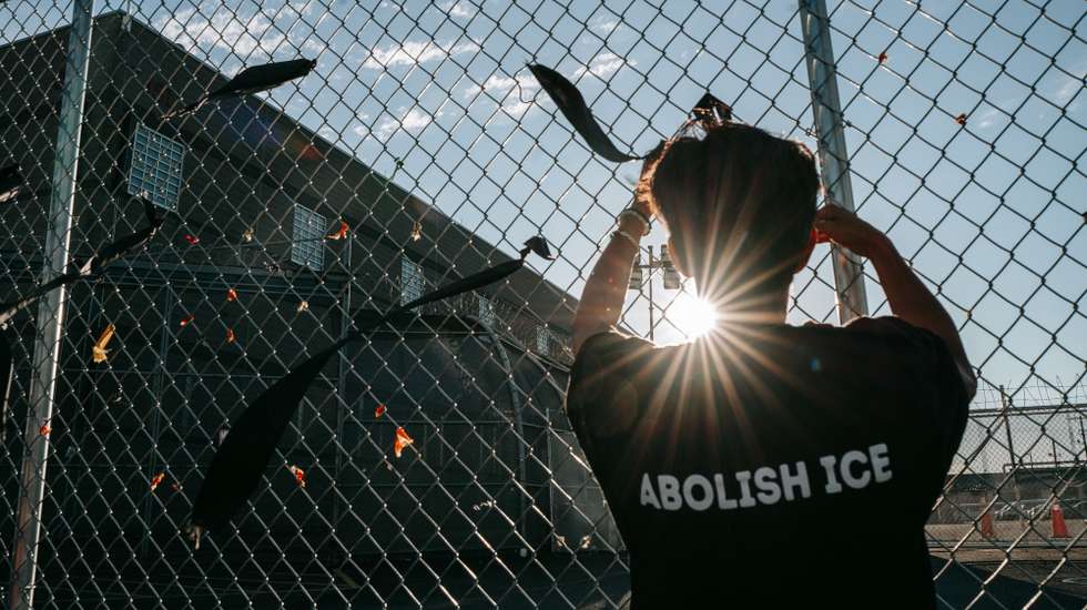 epaselect epa13149169 A protester ties a ribbon on the fence surrounding the Delaney Hall Immigration Detention Facility, in memory of people who died in immigration custody during a vigil for Edwin Jovanny Lopez Cornejo, in Newark, New Jersey, USA, 03 August 2026. At least 54 people have died in ICE custody since the start of the second Trump administration.  EPA/OLGA FEDOROVA