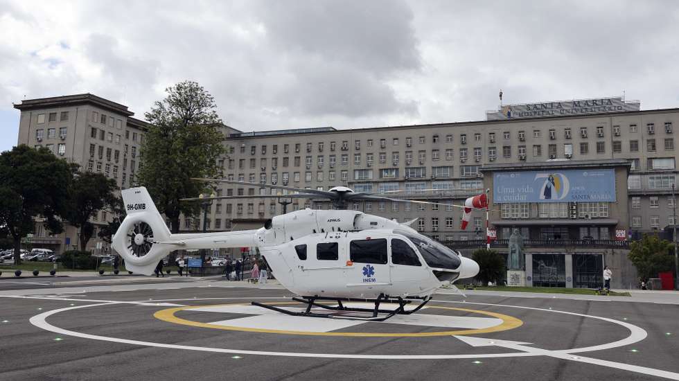 Helicóptero Airbus H145 de emergência médica ao serviço do Instituno Nacional de Emergência Médica (INEM) aterra no heliporto do Hospital Santa Maria, em Lisboa, 4 de maio de 2026. JOÃO RELVAS/LUSA