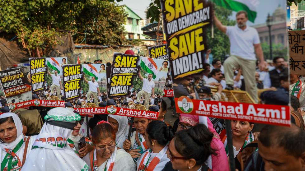 epaselect epa13289612 Congress party workers and supporters hold placards and shout slogans during a protest in Mumbai, India, 08 October 2026. The protest was held against the detention and alleged mistreatment of Congress leaders Rahul Gandhi and Priyanka Gandhi Vadra in New Delhi and was part of the Congress' nationwide 'Black Day' against the Delhi Police action. The party is demanding the removal of India's Chief Election Commissioner (CEC) Gyanesh Kumar, alleging that the Special Intensive Revision (SIR) of electoral rolls has resulted in the deletion of millions of voters and contributed to what it describes as 'rigged' elections in several states.  EPA/DIVYAKANT SOLANKI