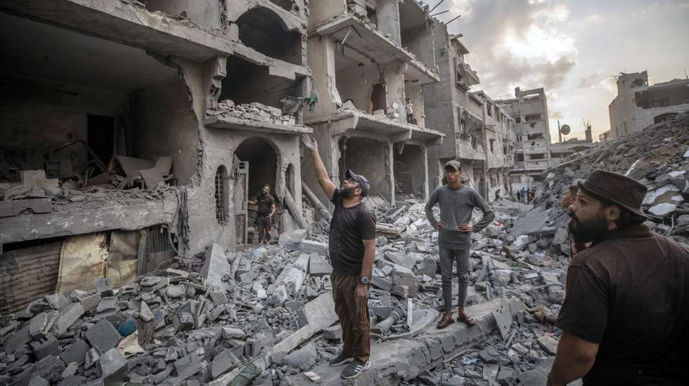 epa13290962 Palestinians inspect the rubble of destroyed homes following an Israeli airstrike in the Al-Sabra neighborhood of Gaza City, 09 October 2026. According to a report from the Ministry of Health in Gaza, at least three Palestinians, including an eight-year-old boy, were killed and eight others injured in an Israeli airstrike last night in Gaza City.  EPA/MOHAMMED SABER