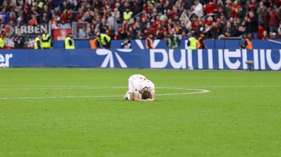 epa13313810 Patrick Osterhage of Freiburg reacts after the German Bundesliga soccer match between Bayer Leverkusen and SC Freiburg in Leverkusen, Germany, 18 October 2026.  EPA/CHRISTOPHER NEUNDORF CONDITIONS - ATTENTION: The DFL regulations prohibit any use of photographs as image sequences and/or quasi-video.
