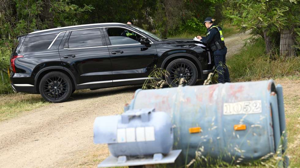 epa13316217 A police car blocks a dirt road off the Great Alpine Road near Tarrawingee, Australia, 20 October 2026. Independent federal MP Helen Haines was critically injured after being struck by a vehicle outside her electorate office in Wangaratta on 19 October. A 43-year-old man from Tarrawingee remains in police custody, according to the Australian Federal Police.  EPA/JAMES ROSS AUSTRALIA AND NEW ZEALAND OUT